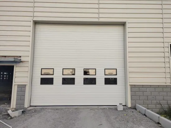 Промышленные автоматические стальные термоизолированные вертикальные подъемные ворота, металлические наружные рулонные гаражные ворота или стальные секционные потолочные роликовые ворота для склада